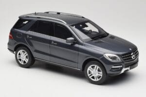 Mercedes M-Class W164 Grey Metallic Minichamps 1:18 100030100 Metal — zdjęcie 6 z 8