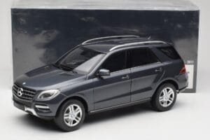 Mercedes M-Class W164 Grey Metallic Minichamps 1:18 100030100 Metal — zdjęcie 8 z 8