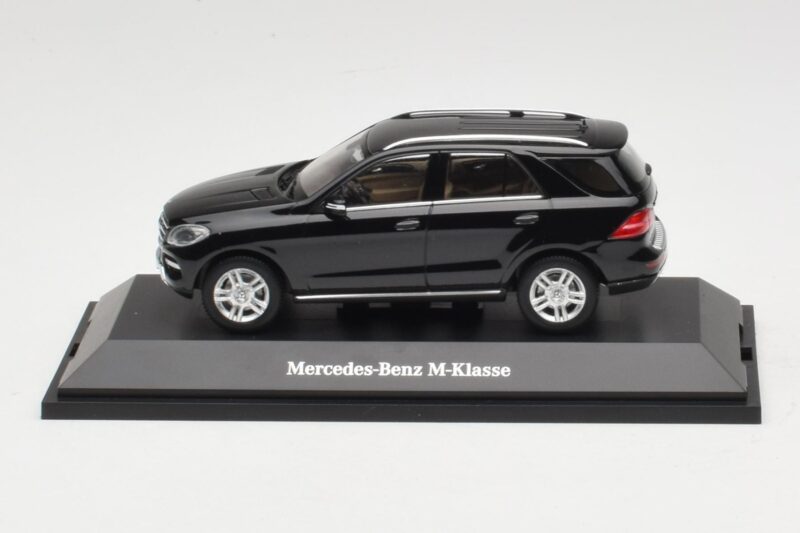 Mercedes M-Class W166 Obsidian Black Metallic Minichamps 1:43 B66960060 Metal