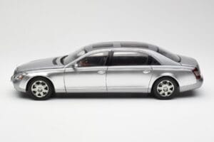 Maybach 62 LWB Himalaya Srebrny Dealer Edition AUTOart 1:18 B66962178 Metal — zdjęcie 4 z 8
