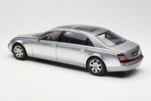 Maybach 62 LWB Himalaya Srebrny Dealer Edition AUTOart 1:18 B66962178 Metal — zdjęcie 7 z 8