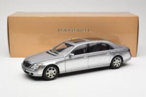 Maybach 62 LWB Himalaya Srebrny Dealer Edition AUTOart 1:18 B66962178 Metal — zdjęcie 8 z 8
