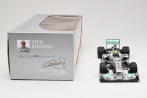 Mercedes MGP W02 #8 N. Rosberg Mercedes GP 2011 Minichamps 1:18 110110008 Metal — zdjęcie 6 z 7
