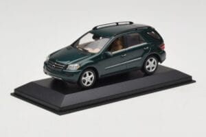 Mercedes ML 500 W164 Ciemnozielony Minichamps 1:43 400034500 Metal — zdjęcie 2 z 4