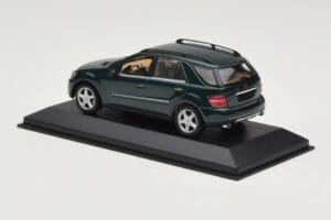 Mercedes ML 500 W164 Ciemnozielony Minichamps 1:43 400034500 Metal — zdjęcie 3 z 4