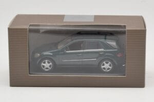 Mercedes ML 500 W164 Ciemnozielony Minichamps 1:43 400034500 Metal — zdjęcie 4 z 4
