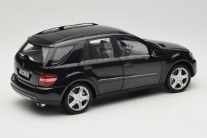 Mercedes ML W164 Obsidian Black Edycja Dealerska Minichamps 1:18 B66962321 Metal — zdjęcie 3 z 8