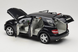 Mercedes ML W164 Obsidian Black Edycja Dealerska Minichamps 1:18 B66962321 Metal — zdjęcie 5 z 8