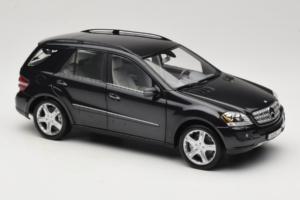 Mercedes ML W164 Obsidian Black Edycja Dealerska Minichamps 1:18 B66962321 Metal — zdjęcie 6 z 8