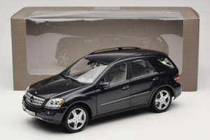 Mercedes ML W164 Obsidian Black Edycja Dealerska Minichamps 1:18 B66962321 Metal — zdjęcie 8 z 8