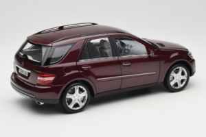 Mercedes ML W164 Red Metallic Minichamps 1:18 150034500 Metal — zdjęcie 3 z 8