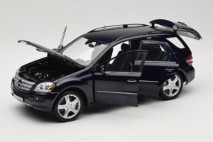 Mercedes ML W164 Tanzanite Blue Edycja Dealerska Minichamps 1:18 B66962322 Metal — zdjęcie 2 z 8