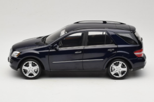 Mercedes ML W164 Tanzanite Blue Edycja Dealerska Minichamps 1:18 B66962322 Metal — zdjęcie 4 z 8