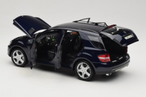 Mercedes ML W164 Tanzanite Blue Edycja Dealerska Minichamps 1:18 B66962322 Metal — zdjęcie 5 z 8