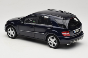Mercedes ML W164 Tanzanite Blue Edycja Dealerska Minichamps 1:18 B66962322 Metal — zdjęcie 7 z 8