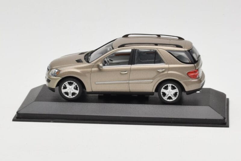 Mercedes ML W164 Miedziany Metalik Minichamps 1:43 ML002 Metal