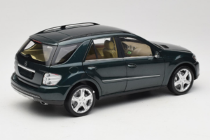 Mercedes ML W164 Green Metallic Minichamps 1:18 150034502 Metal — zdjęcie 3 z 8