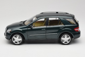 Mercedes ML W164 Green Metallic Minichamps 1:18 150034502 Metal — zdjęcie 4 z 8