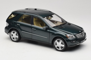 Mercedes ML W164 Green Metallic Minichamps 1:18 150034502 Metal — zdjęcie 6 z 8