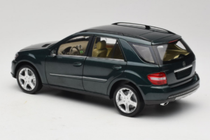 Mercedes ML W164 Green Metallic Minichamps 1:18 150034502 Metal — zdjęcie 7 z 8
