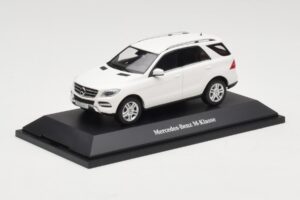 Mercedes ML W166 Calcit White Minichamps 1:43 B66960062 Metal — zdjęcie 2 z 4