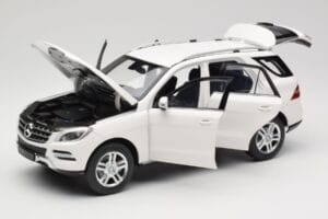 Mercedes ML W166 Biały Minichamps 1:18 100030101 Metal — zdjęcie 2 z 8