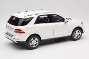 Mercedes ML W166 Biały Minichamps 1:18 100030101 Metal — zdjęcie 3 z 8