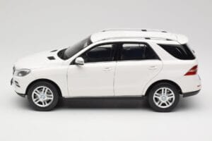 Mercedes ML W166 Biały Minichamps 1:18 100030101 Metal — zdjęcie 4 z 8