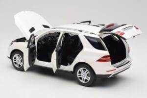 Mercedes ML W166 Biały Minichamps 1:18 100030101 Metal — zdjęcie 5 z 8