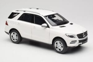 Mercedes ML W166 Biały Minichamps 1:18 100030101 Metal — zdjęcie 6 z 8