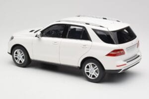 Mercedes ML W166 Biały Minichamps 1:18 100030101 Metal — zdjęcie 7 z 8