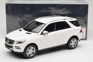 Mercedes ML W166 Biały Minichamps 1:18 100030101 Metal — zdjęcie 8 z 8
