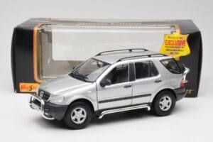 Mercedes ML320 W163 Srebrny Maisto 1:18 50319 Metal — zdjęcie 8 z 8