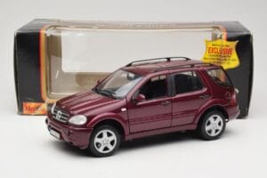 Mercedes ML55 AMG W163 Czerwony Maisto 1:18 50348 Metal — zdjęcie 8 z 8