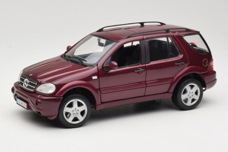 Mercedes ML55 AMG W163 Czerwony Maisto 1:18 50348 Metal