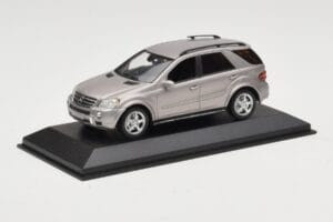 Mercedes ML63 AMG W164 Szary Metallic Minichamps 1:43 400034570 Metal — zdjęcie 2 z 4
