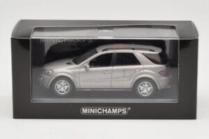 Mercedes ML63 AMG W164 Szary Metallic Minichamps 1:43 400034570 Metal — zdjęcie 4 z 4