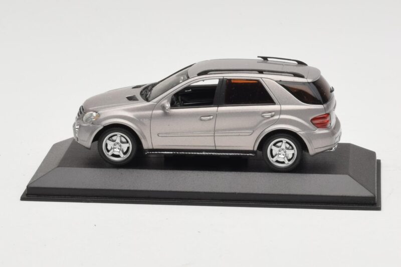 Mercedes ML63 AMG W164 Szary Metallic Minichamps 1:43 400034570 Metal