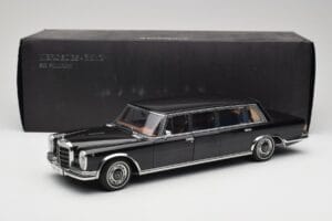 Mercedes 600 Pullman W100 Czarny AUTOart 1:18 76197 Metal — zdjęcie 8 z 8