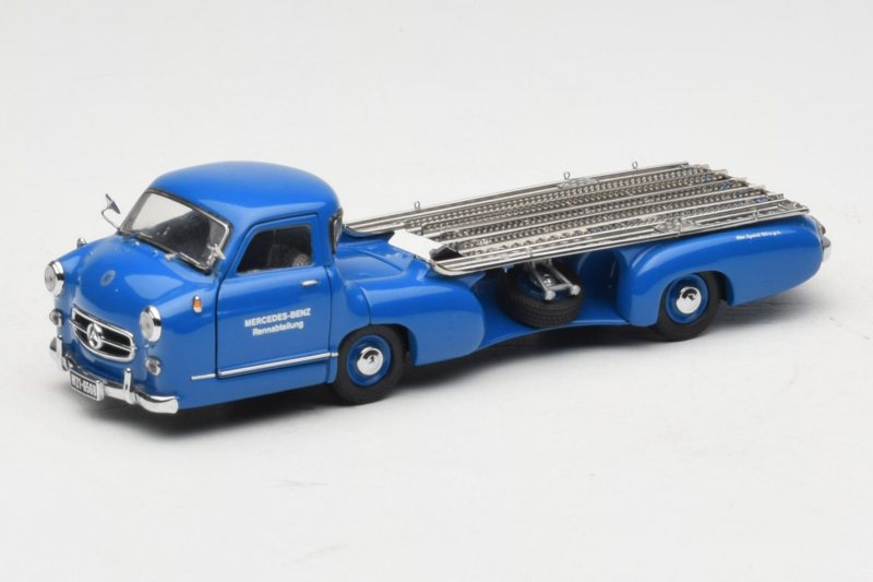 Mercedes Renntransporter Blue Wonder CMC 1:43 M-036K Metal