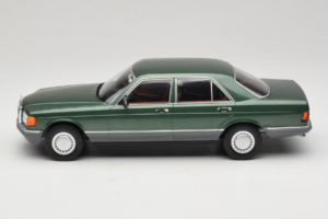 Mercedes S-Class W126 Metallic Green MCG 1:18 MCG18549 Metal — zdjęcie 3 z 6