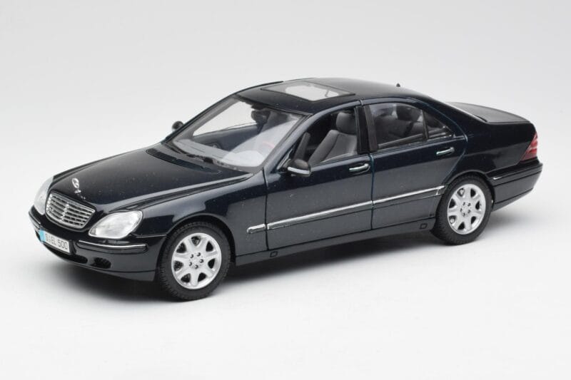 Mercedes S-Class W220 Niebieski Maisto 1:18 56051 Metal