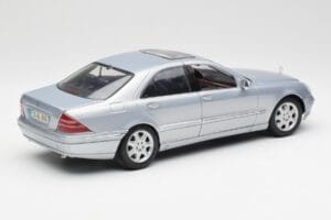 Mercedes S-Class W220 Jasnoniebieski Maisto 1:18 56050 Metal — zdjęcie 3 z 8