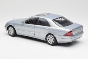 Mercedes S-Class W220 Jasnoniebieski Maisto 1:18 56050 Metal — zdjęcie 7 z 8
