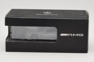 Mercedes SL 63 AMG R230 Silver Metallic Minichamps 1:43 B66960018 Metal — zdjęcie 4 z 4
