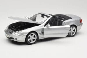 Mercedes SL R230 Srebrny Maisto 1:18 B66962125 Metal — zdjęcie 2 z 8