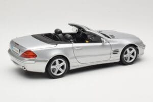 Mercedes SL R230 Srebrny Maisto 1:18 B66962125 Metal — zdjęcie 3 z 8