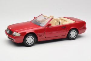 Mercedes SL500 R129 Czerwony Revell 1:18 08927 Metal