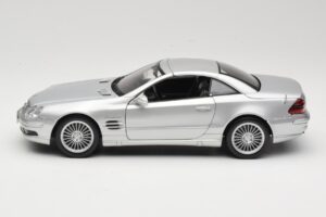 Mercedes SL55 AMG R230 Srebrny Maisto 1:18 36894 Metal — zdjęcie 4 z 8