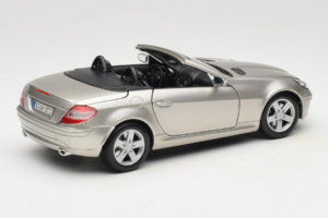 Mercedes SLK R171 Jasny Brąz Metalik Maisto 1:18 31674-R1 Metal — zdjęcie 3 z 8